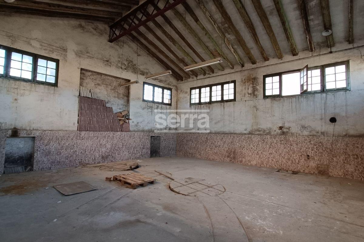 Ref. 5703 – SANT MARTI SARROCA – Edificio con posibilidad para edificar 17 viviendas con 2.800m² de terreno