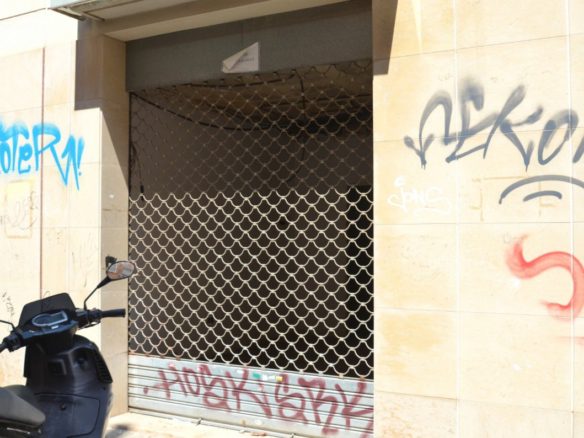 Ref. 03-22387/1098 - Local for rent