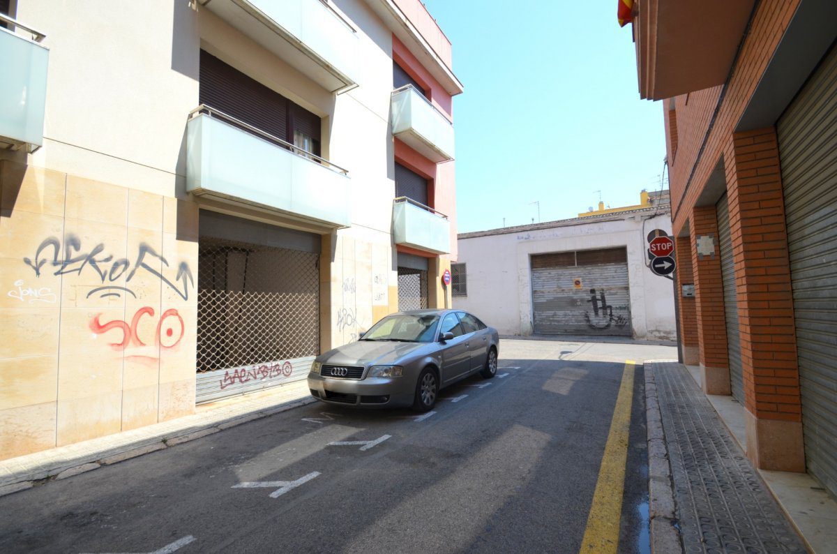 Ref. 03-22388/1098 – Local for rent