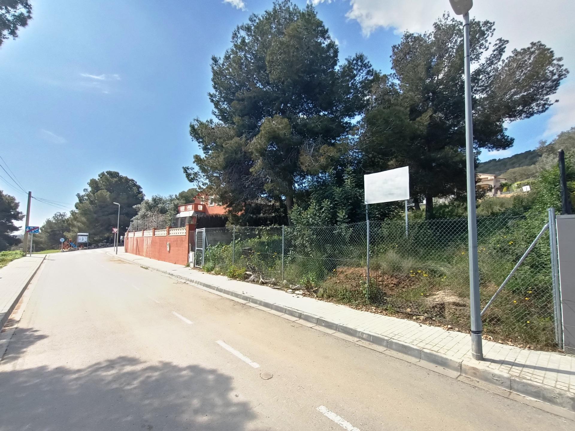 Ref. 24-7122/1296 – Terreny tancat a l'entrada de la urbanització La Cogullada de Canyelles