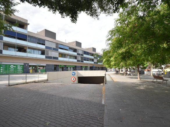 Ref. 03-60390/1098 - ¿Cansado de dar vueltas buscando aparcamiento? ¡Tu solución está aquí!