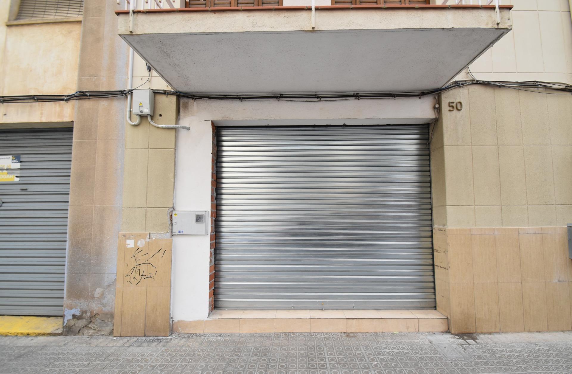 Ref. 03-22520/1098 - Local de lloguer al costat d'Avda. Francesc Macià