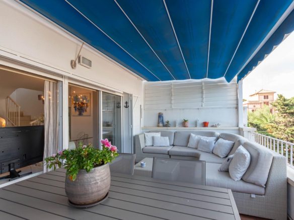 Ref. 11343/1045 - Àtic dúplex amb terrasses privades i vistes a la muntanya a Sant Sebastià, Sitges