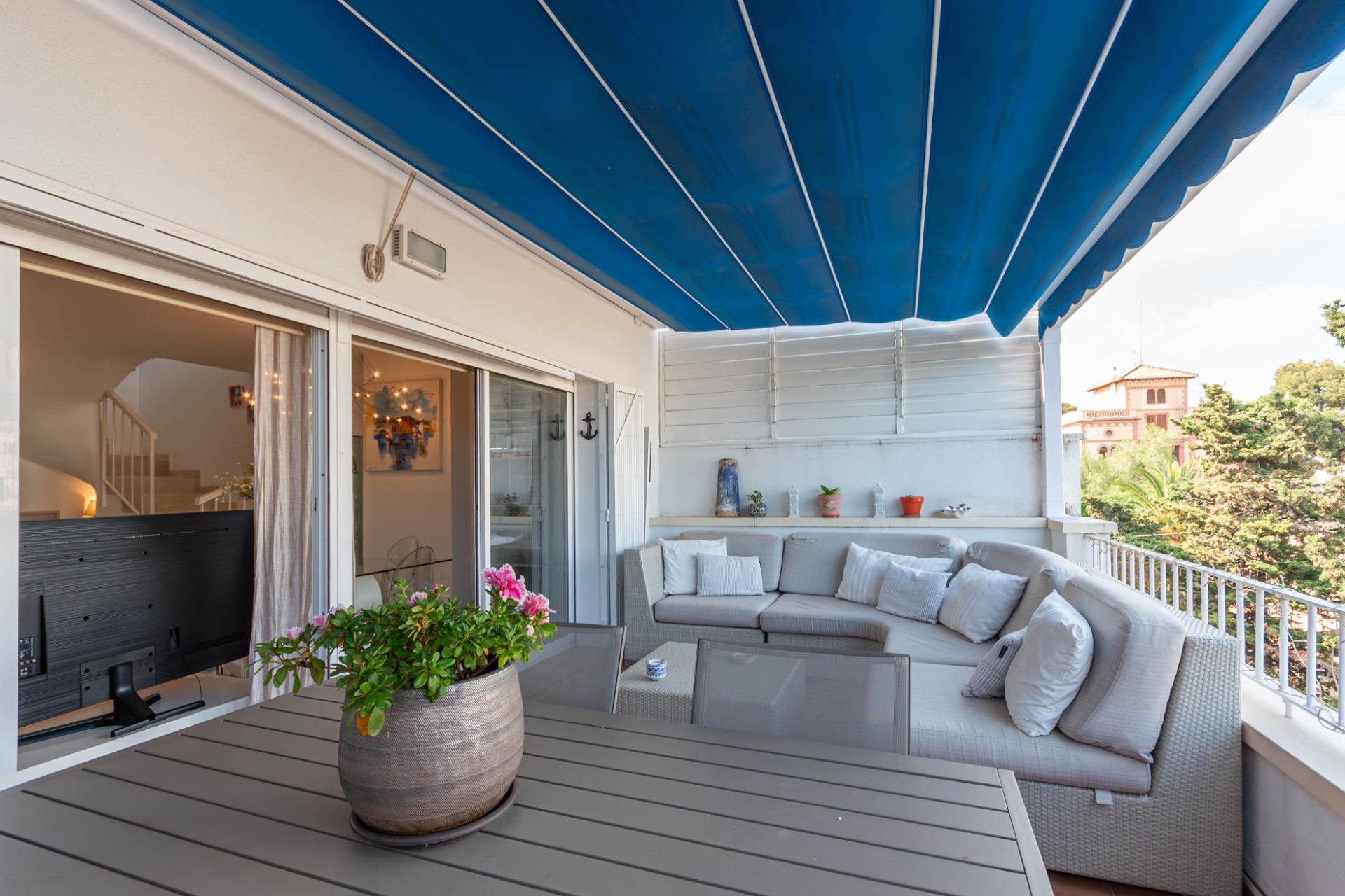 Ref. 11343/1045 – Àtic dúplex amb terrasses privades i vistes a la muntanya a Sant Sebastià, Sitges