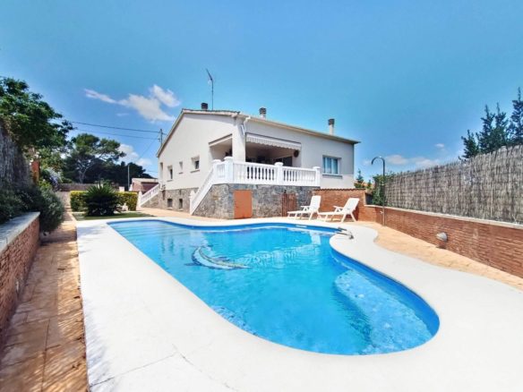 Ref. 24-769/1296 - Habitatge unifamiliar a Daltmar: natura, confort i vistes a un pas del mar i les vinyes