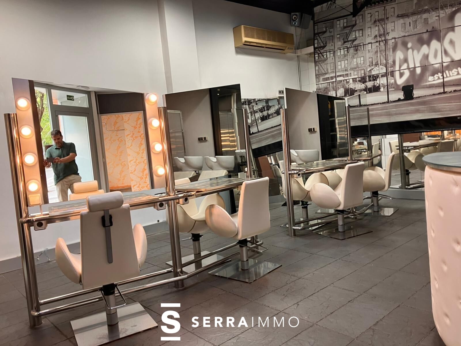 Ref. 6393 – Local en venta en la Rambla de la GIrada ideal para negocio de restauración, depacho …