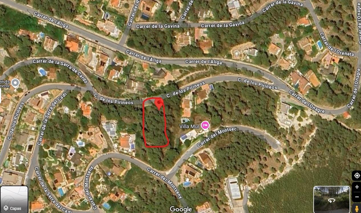 Ref. 18-02594/1266 – Parcela de 879m2 en venta