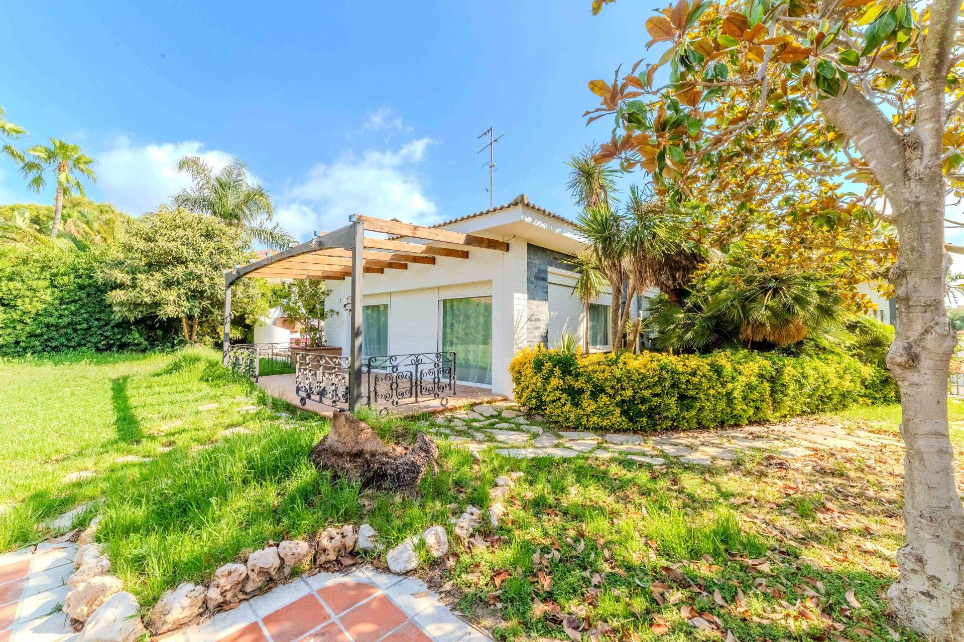 Ref. 12-VCAMBRILS01/1087 – VILLA IN CAMBRILS WITH POOL AND PRIVATE GARDEN