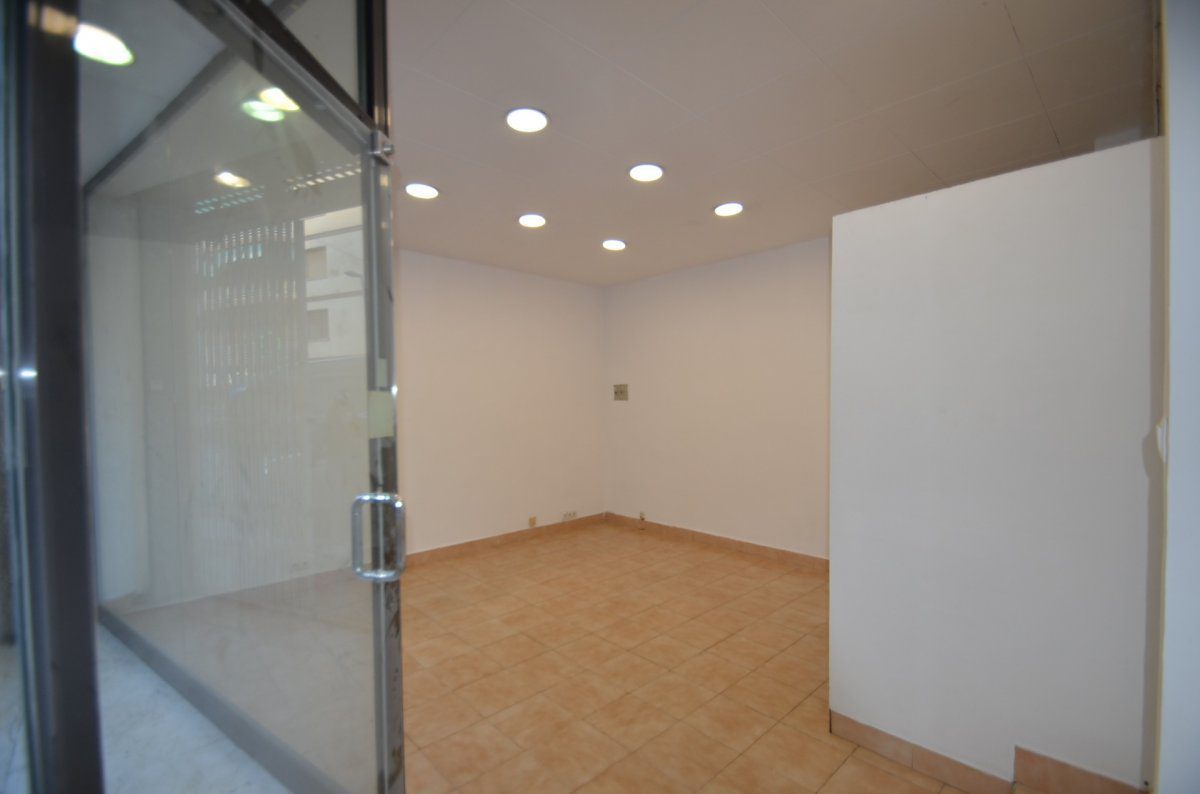 Ref. 03-21874/1098 – Local comercial en alquiler