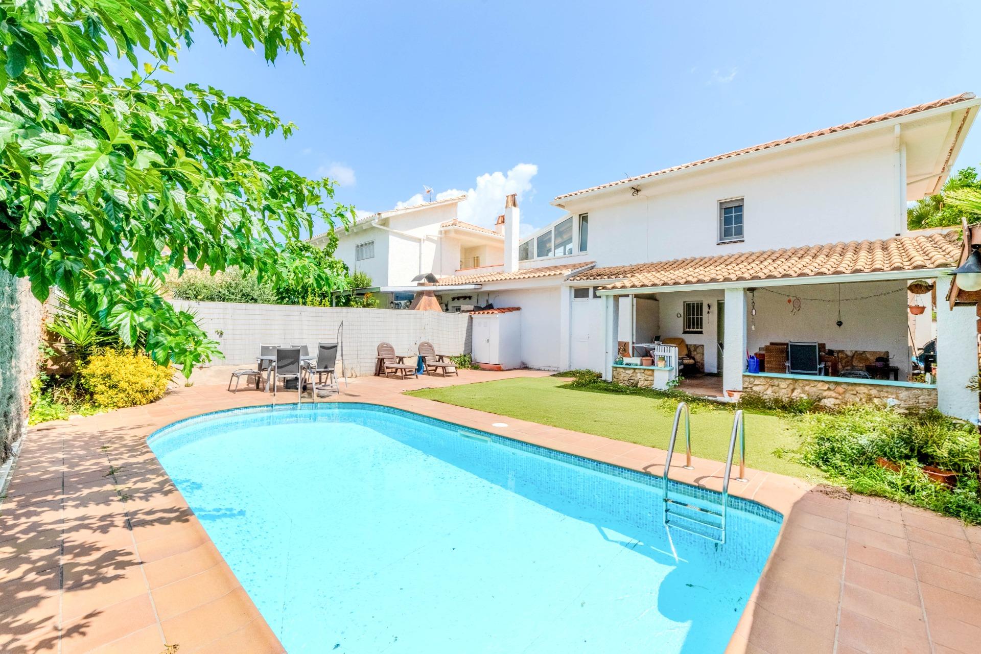 Ref. 12-VRIB189/1087 – DETACHED HOUSE WITH PRIVATE POOL