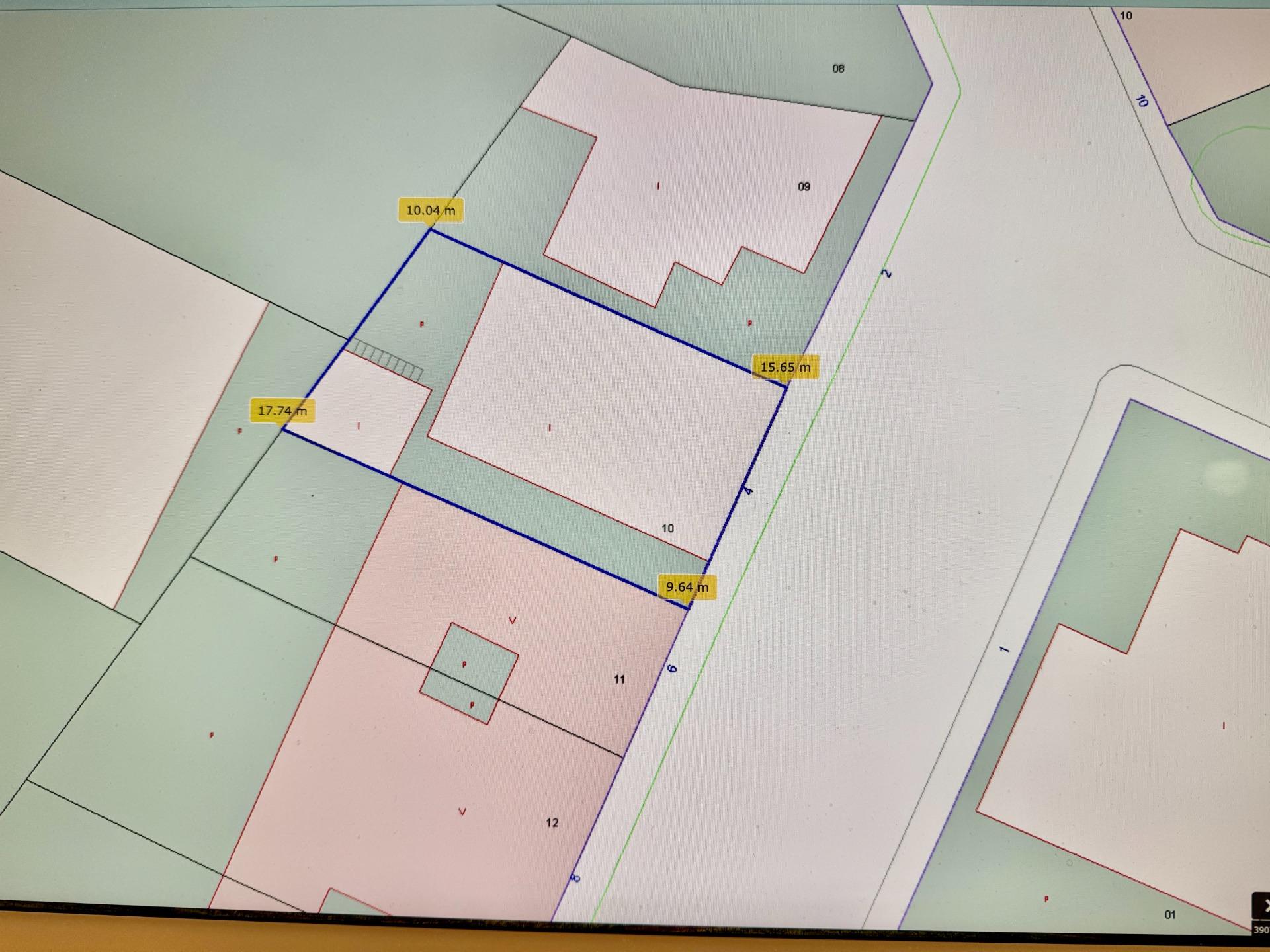 Ref. 18-02515/1266 – HOUSE WITH PATIO TO BE RENOVATED