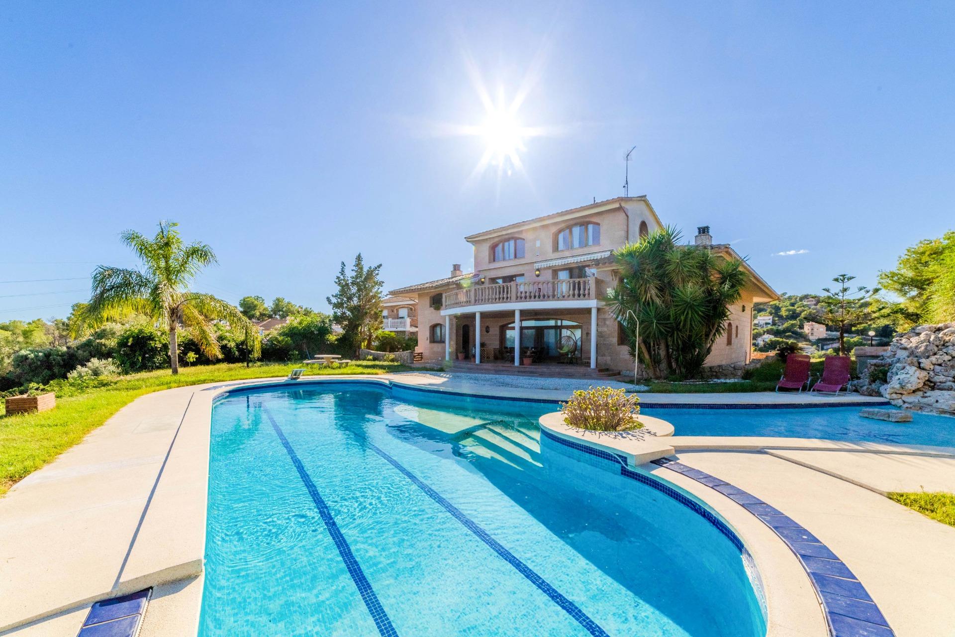 Ref. 12-VCUB37/1087 – VILLA SURROUNDED BY NATURE IN CUBELLES