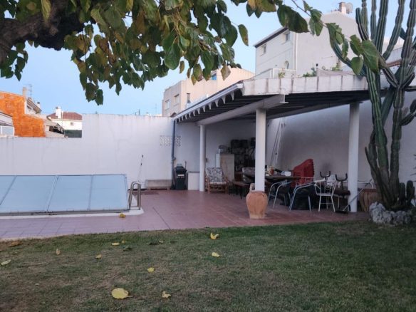 Ref. CV0011/12308 - Casa amb gran jardí amb piscina a La Collada