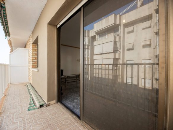 Ref. 88-GEA-LEPANT/10970 - ✨ ¡Un ático con encanto y posibilidades en Vilanova! ✨