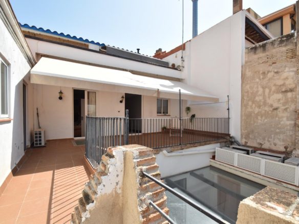 Ref. 03-5324/1098 - Tu deseo de vivir en la Rambla Principal de Vilanova ahora es una realidad.