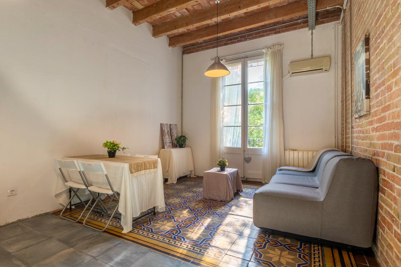 Ref. SFI00419/3478 – Encanto arquitectónico y luz natural en el corazón del Eixample.