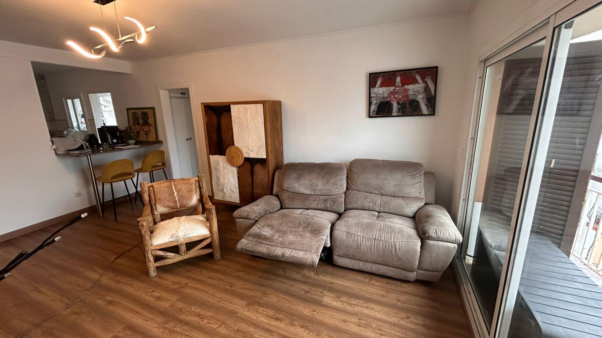 Ref. AO2531/12257 – OPORTUNIDAD ÚNICA EN BARRI DE MAR –   ¡Amplio piso, listo para entrar a vivir y a un paso de la playa!