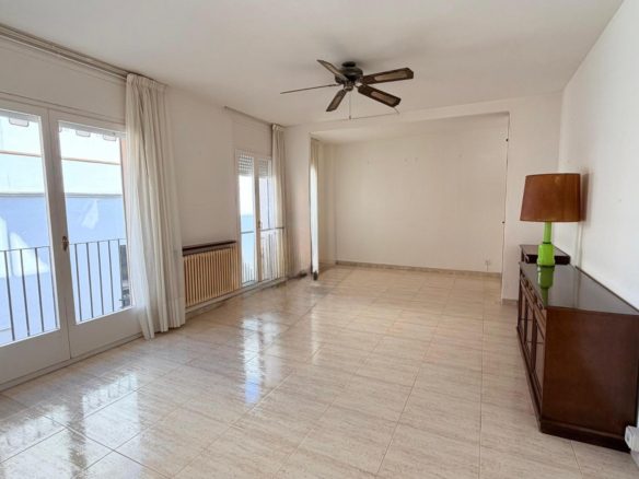 Ref. 53RJUSIT11/5459 - APARTMENT FOR SALE IN THE CENTER OF SITGES