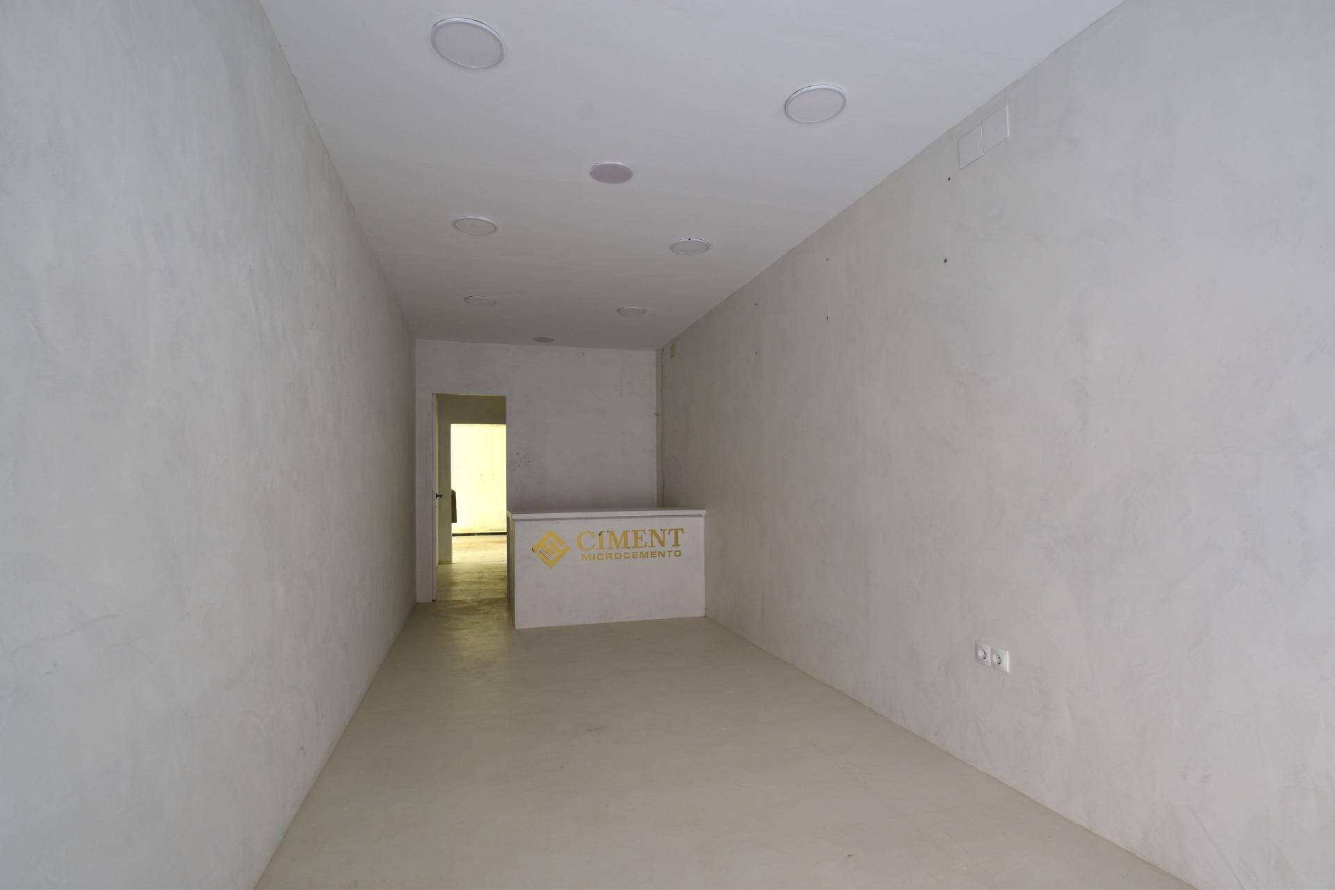 Ref. 03-22465/1098 – Commercial premises for sale next to Rambla de la Pau