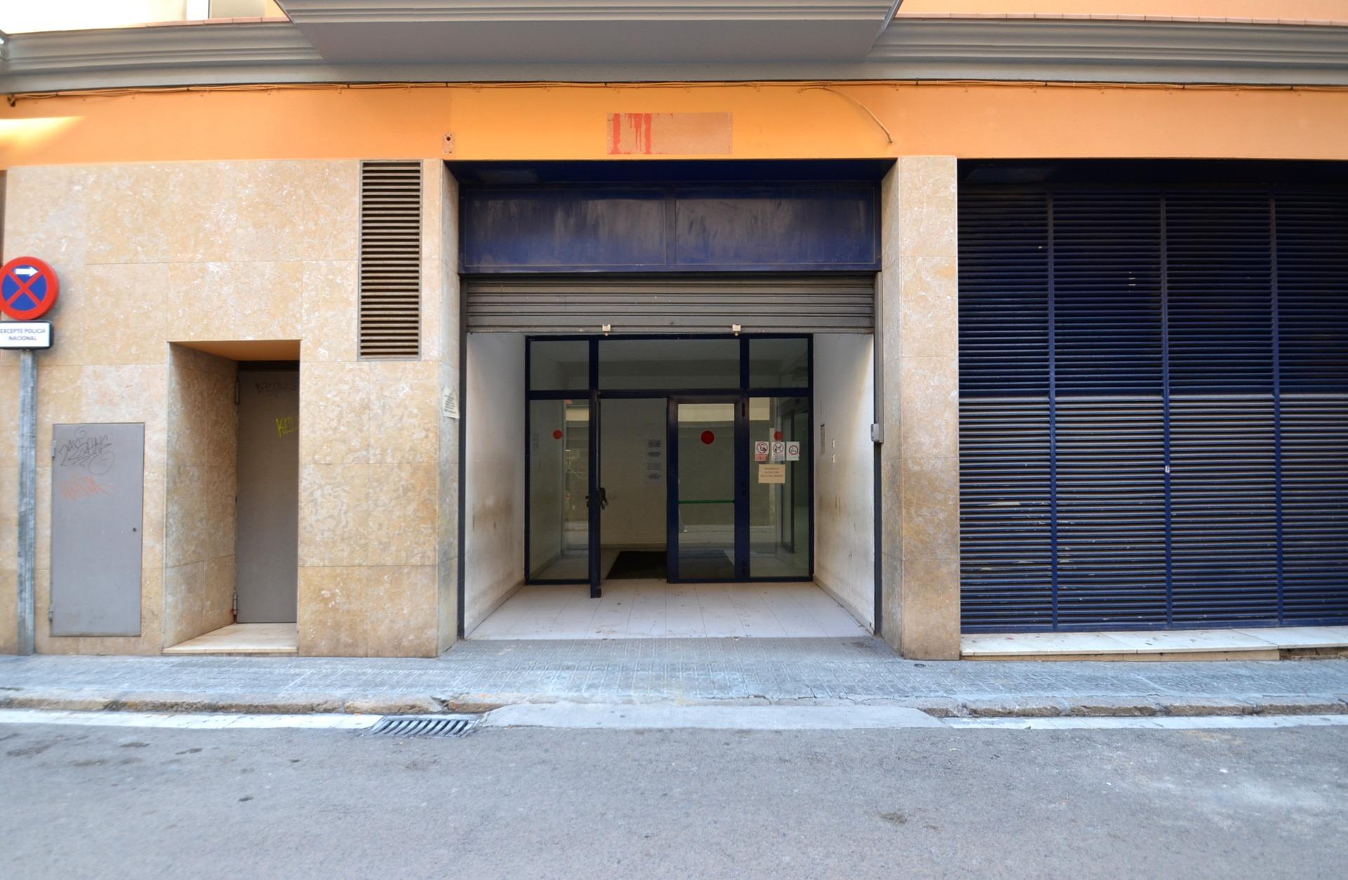 Ref. 03-20782/1098 – ¡Oportunidad estratégica! Exclusivo local de alquiler en el centro de Vilanova