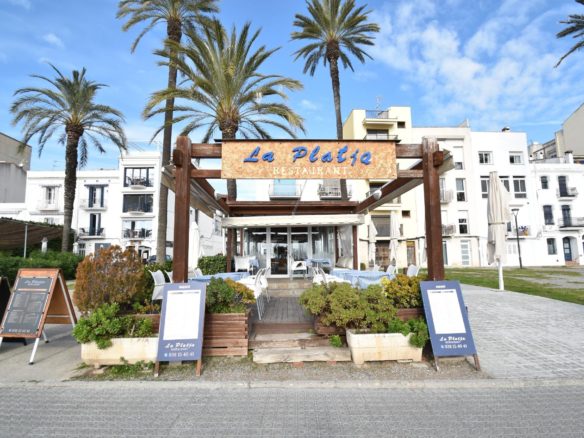 Ref. 03-22541/1098 - Oportunitat única a Vilanova: Es ven el conegut restaurant LA PLATJA