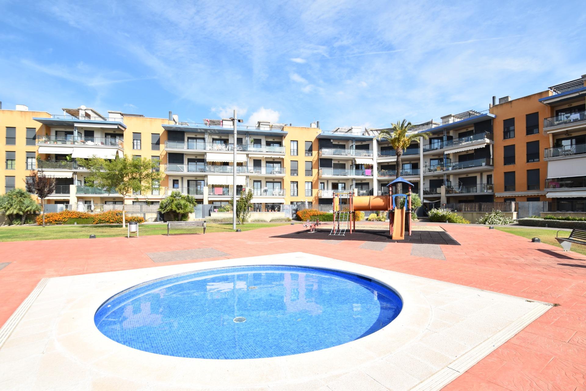 Ref. 03-5331/1098 – Oportunitat única al costat del mar! Dúplex amb llicència turística dividit en dos habitatges independents