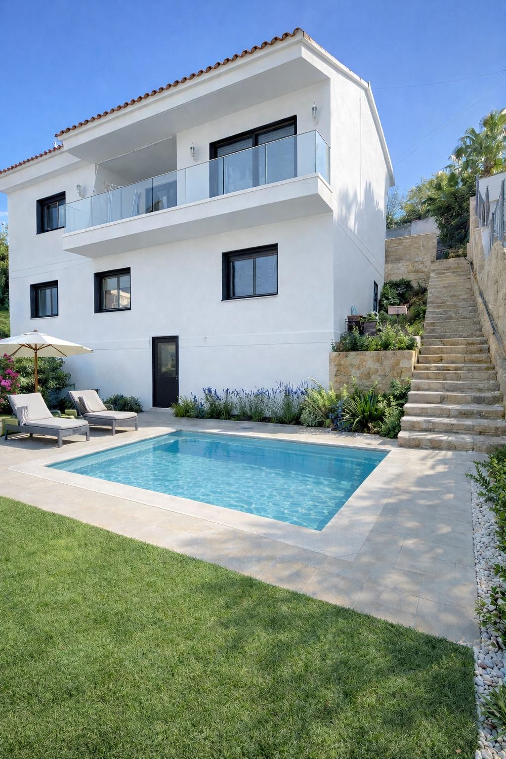 Ref. 18-02648/1266 - SINGLE-FAMILY HOME WITH POOL