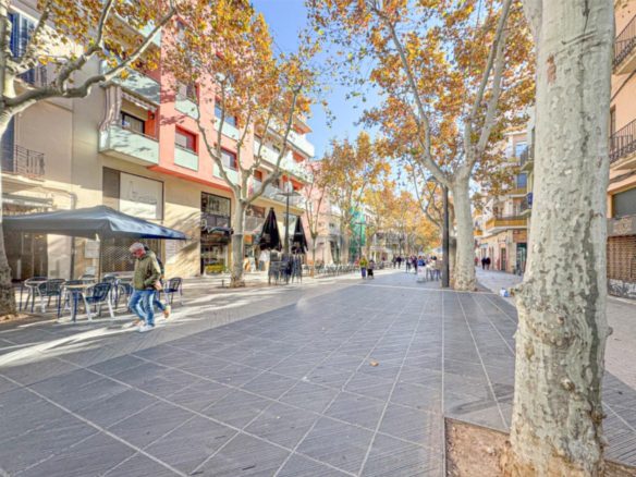 Ref. OI02284/5763 - Negocio en traspaso en la Rambla de la Pau de Vilanova i la Geltru.