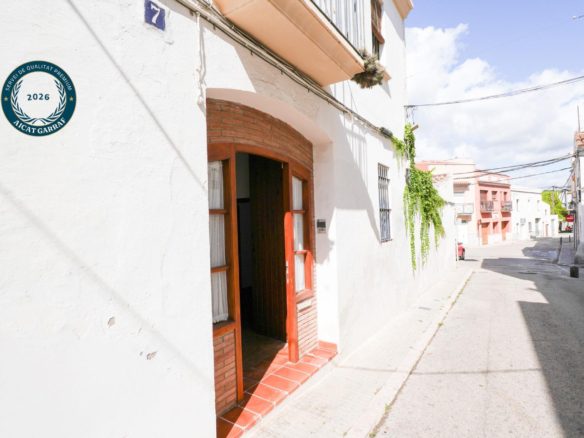 Ref. 55-Mils/5351 - JOIAÇA ÚNICA AMB LLICÈNCIA TURÍSTICA A CUBELLES CENTRE (Barri El Castell – al costat de l'església)