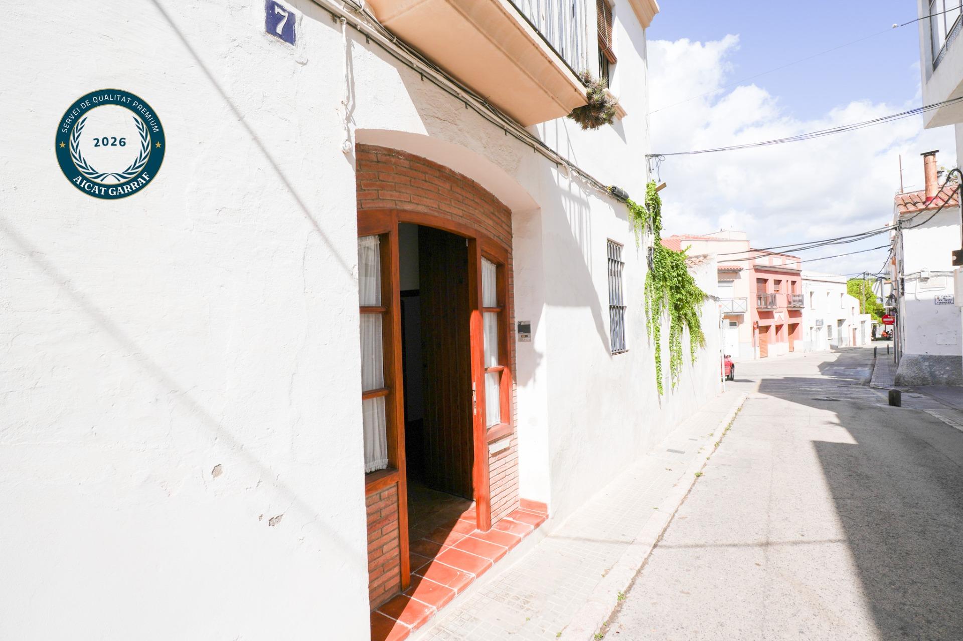 Ref. 55-Milos/5351 – JOYAZA ÚNICA CON LICENCIA TURÍSTICA EN CUBELLES CENTRO (Barri El Castell – junto a la iglesia)