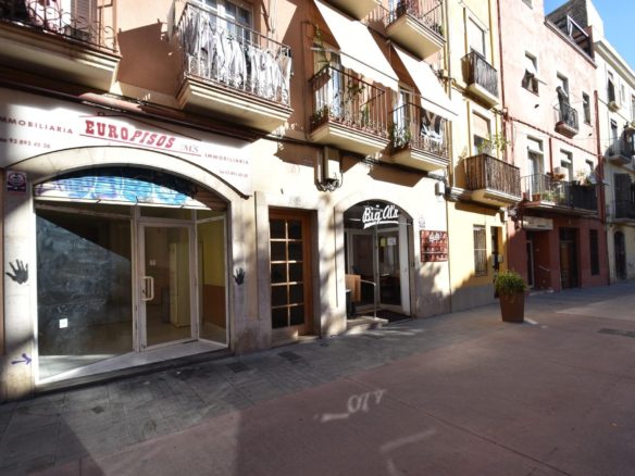 Ref. 03-21724/1098 - Local con Salida de Humos en Vilanova