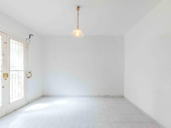 Ref. 12-VSIT2575/1087 - PLANTA BAJA EN POBLE SEC CON ACCESO DIRECTO DESDE PLAZA PEATONAL