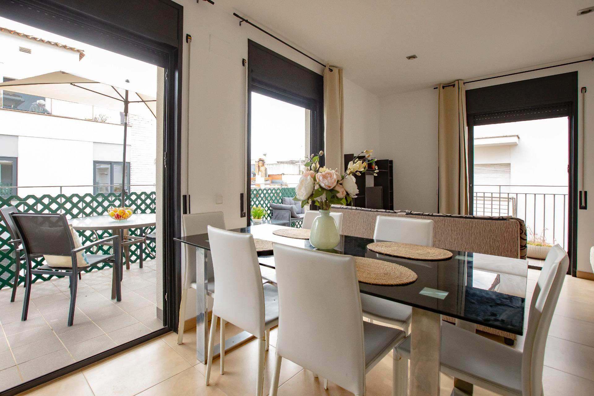 Ref. 13-T18/2194 – Centrally located tourist apartment in Sitges-HUTB: 007180 33