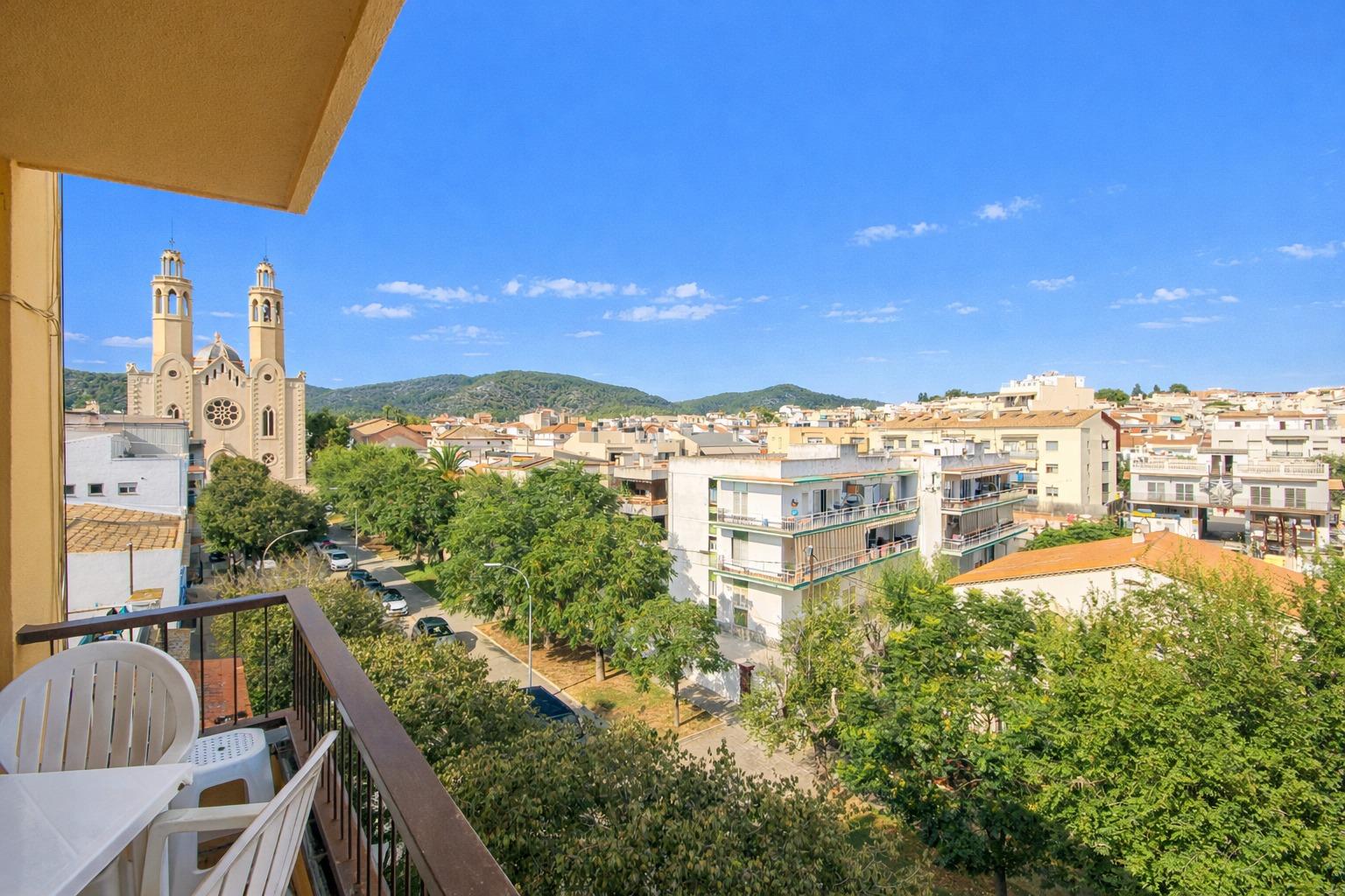 Ref. 56-0027/5106 – Àtic ampli i lluminós al centre de Sant Pere de Ribes