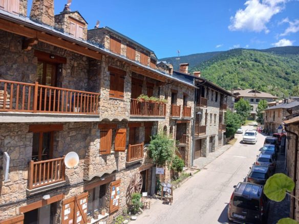 Ref. 53RJUSETCASES/5459 - RUSTIC HOTEL PROPERTY IN SETCASES