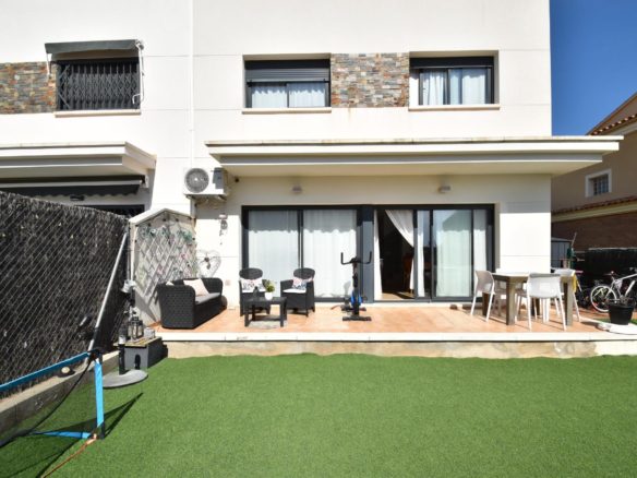 Ref. 03-11704/1098 - Casa cantonera seminova amb jardí a 5 min de la platja