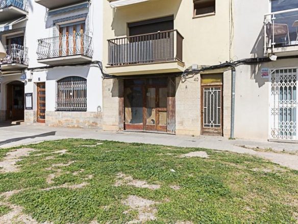 Ref. 30-121P187/1649 - Local ampli al Passeig del Carme, davant del port.