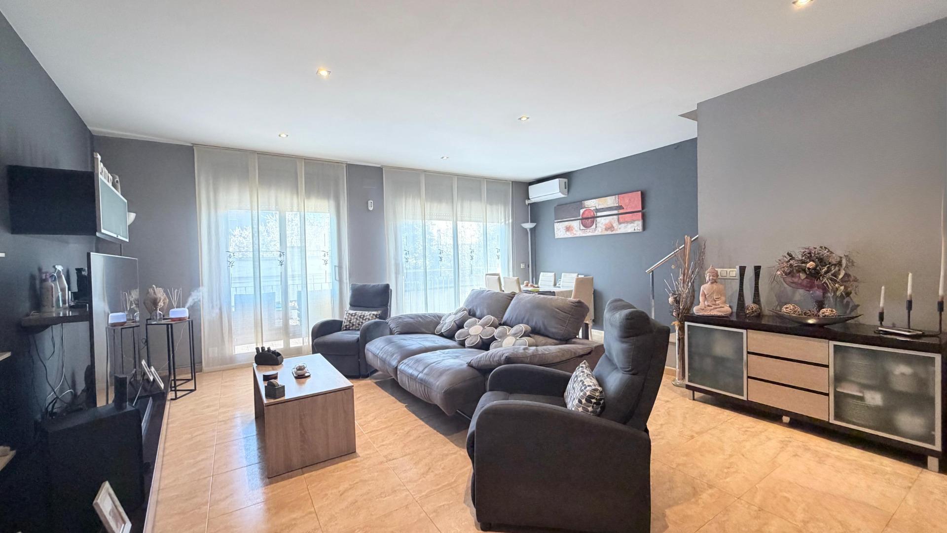 Ref. 53RJUR1/5459 - YOUR NEW BEGINNING STARTS HERE, A COMPLETE AND COZY HOME