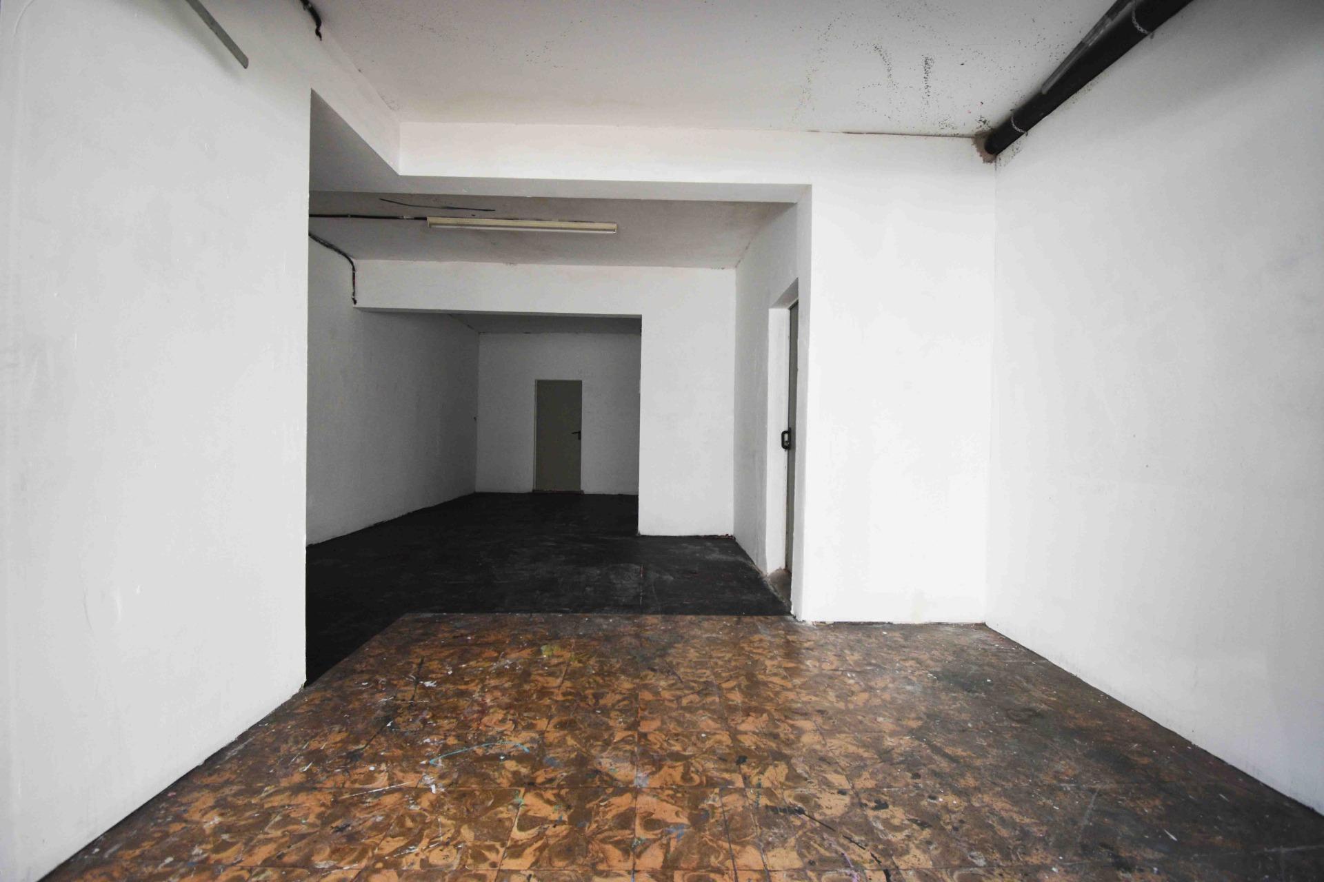 Ref. 12-VSITLOCAL235/1087 - LOCAL / MAGATZEM AMB PATI PRIVAT AL POBLE SEC