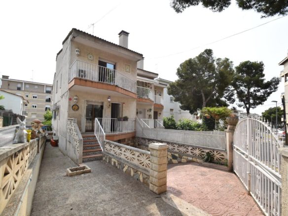 Ref. 03-11695/1098 - Viu la Costa en aquesta Encantadora Casa Adossada a Cunit, A 8 Minutos del Mar!