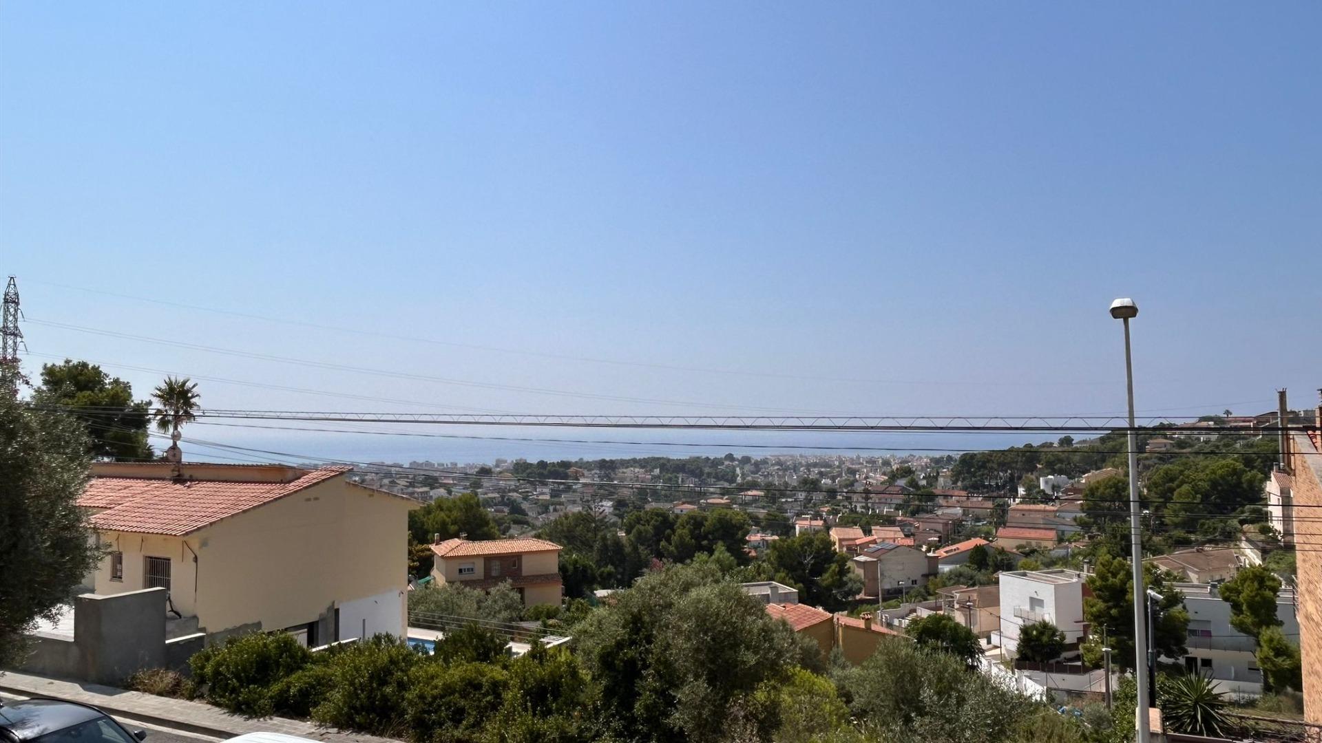 Ref. AO2524/12257 – Casa adosada esquinera, gran terraza panorámica con vistas al mar.