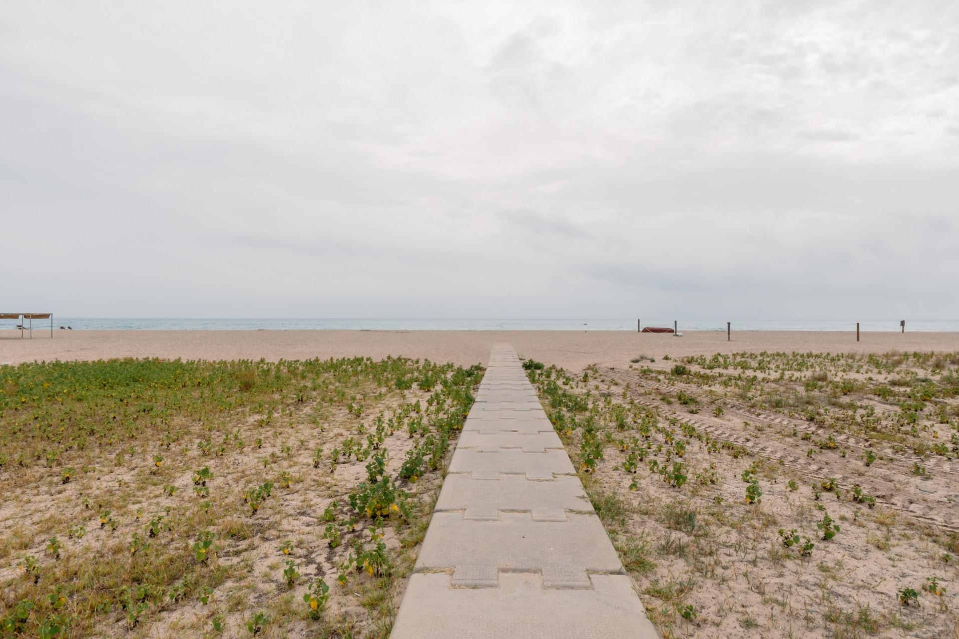 Ref. 46-VL0232/6112 - IDEAL FOR COUPLES OR SINGLES!!