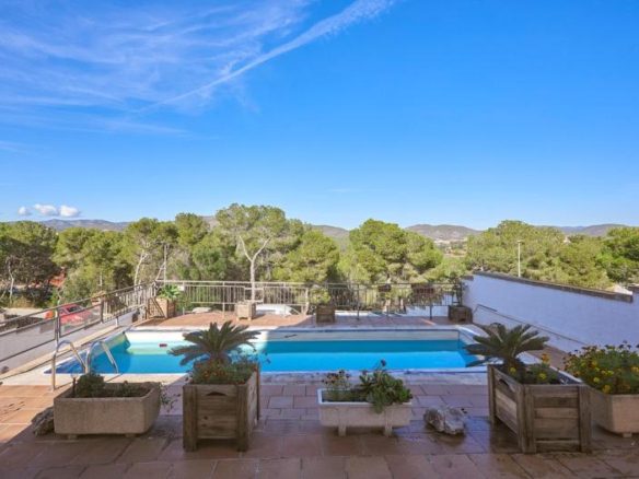 Ref. 56-1560/5106 - This gem at Els Cards is ready to become your dream home