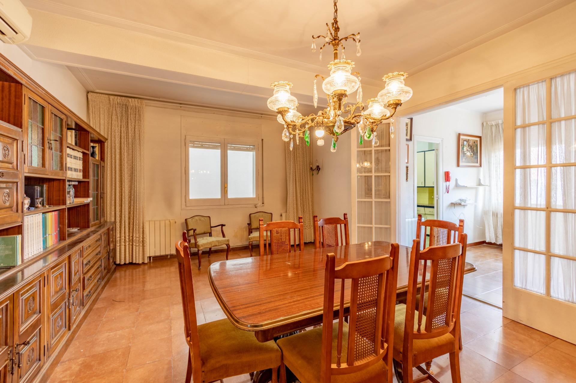 Ref. 86-2667/9791 – Gran piso en Rambla de la Pau