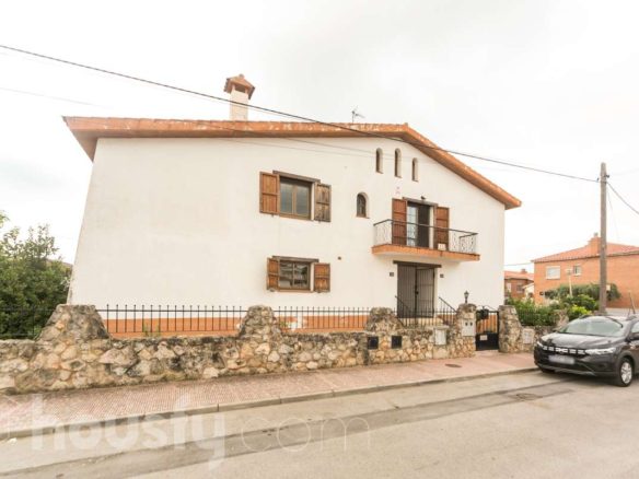 Ref. 914523 - Detached House