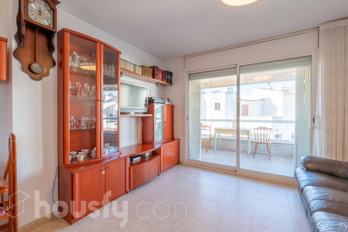 Ref. 945762 – Acogedor Piso con Terraza y Parking en Cubelles