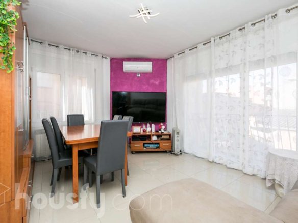 Ref. 955552 - Casa amb dos pisos independents, trasters, terrassa i local a Vilanova del Camí.