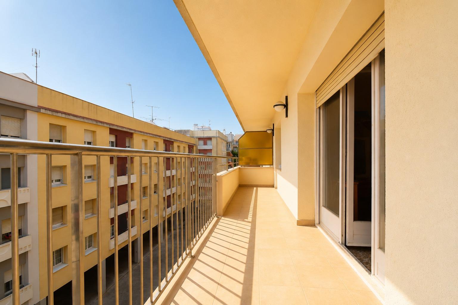 Ref. 03-5360/1098 – Somies viure a un pas del mar i amb totes les comoditats al teu abast? Aquest pis és per a tu!
