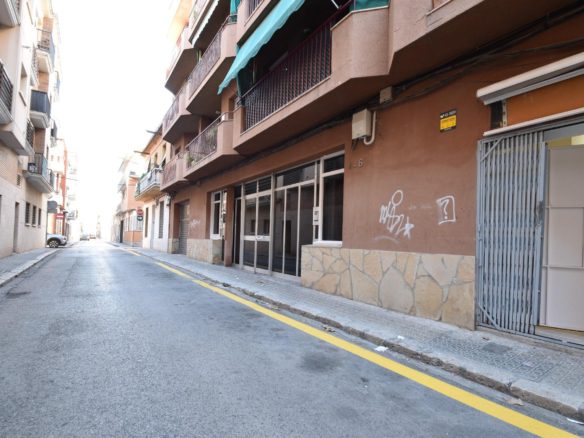 Ref. 03-22465/1098 - Local comercial en venda al costat de Rambla de la Pau