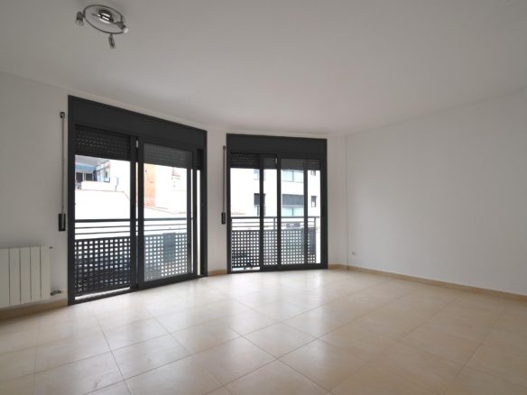 Ref. 03-5361/1098 - Planta baja en venta